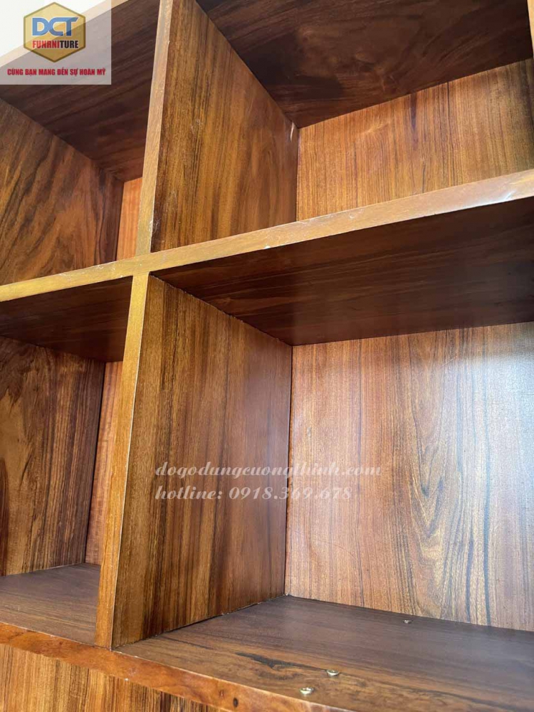 Mẫu tủ áo gỗ óc chó thiết kế kích trần cao cấp TA42